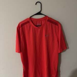 Nike Shirt Mens XLarge Orange Gray Swoosh Lightweight Drifit Fitness